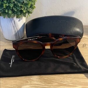 Salvatore Ferragamo Brown Tortoiseshell Round Sunglasses